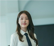 ‘장원영 언니’ 장다아에 쏠린 눈...데뷔작 ‘피라미드 게임’ PD “캐릭터 그 자체” 극찬 [종합]