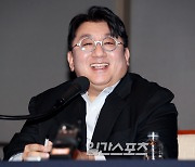 하이브, 韓 엔터 최초 연매출 2조 달성…영업이익 2958억원