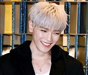 [MD포토] NCT 태용, '팬들 환호에 수줍은 미소'