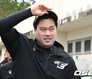 류현진, '미소지으며 출근' [사진]