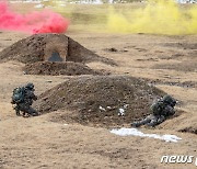 근접전투사격 훈련 하는 특공연대 장병들