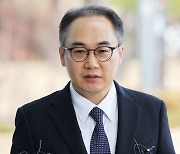 검찰총장 "의료진 현장 돌아오라…절차 안 지키면 의료법 따르겠다"