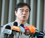임시 사령탑 황선홍 “한국 축구, 제자리로 돌려놓겠다”