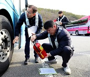 [포토] 봄 행락철 맞아 전세버스 일제점검