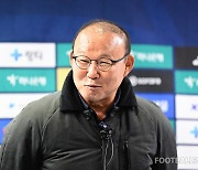 박항서 감독, 정식 감독 아닌 '임시직만' 고려... 축구협회 결정만 남았다