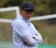 3월 황선홍 임시 감독 체제로…1주일도 안 돼 말바꾼 축구협회