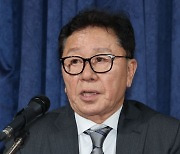 황선홍 감독 선임 배경 밝히는 정해성 위원장