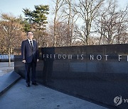 취임 후 첫 방미 공식 일정으로 한국전 참전 기념비 찾은 조태열 장관