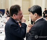 대화하는 사회부총리와 보건복지부 장관