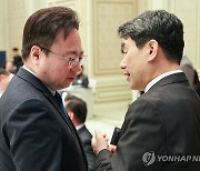 이주호 부총리, 보건복지부 장관과 논의