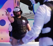 [MWC2024] 특수조끼 입고 하는 VR 게임