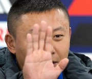 "북한 아냐, 제대로 불러" 한국기자 말 자른 北축구감독