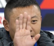 한국기자 말 끊더니 “미안한데…”, 北 축구감독 발끈한 이유