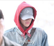 [MD포토] 세븐틴 디에잇 '고개숙이며 출국, 아쉬운 코·입만 공개'