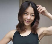 쥬얼리 이지현, 자녀 놀랄 이두박근 '40세 맞아?'