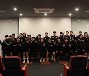 선수협, 현대제철 여자축구단 방문 "WK리그 연봉 상한제 폐지해야"