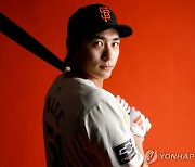 '바람의 손자' 이정후, MLB 시범경기 데뷔전부터 안타 폭발