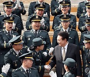 윤석열 대통령, 학군장교 임관 소위와 인사