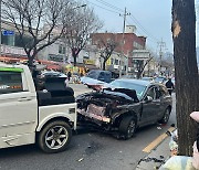 '급발진 의심' 연신내서 8중 추돌사고 발생…14명 부상 6명 병원 이송