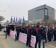 특별성과급 없앤다는 회사에..."특근 못 해" 맞선 현대차·기아 노조