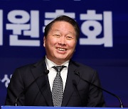 환하게 웃는 최태원 회장