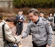 윤희근 경찰청장, ‘서현역 흉기난동’ 피해자 전담 경찰관 등 격려