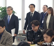 당사 들어서는 임혁백 공관위원장