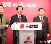 3차 경선 지역 결과 발표하는 정영환 위원장