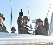 해안경계태세 점건하는 김명수 합참의장