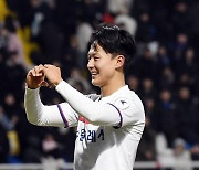 [포토]수원FC 이승우, 결승골에 팬들을 향해...