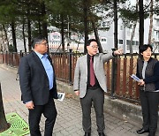 강수현 양주시장, 관내 율정중학교 '통학버스 승·하차 구역' 공사 현장 방문