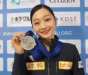 '포스트 김연아' 신지아, 주니어세계선수권 3년 연속 은메달... 日 시미다 못 넘었지만 "조금 긴장했는데, 개인 최고점 칭찬할래요"