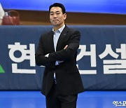 경기 지켜보는 고희진 감독[포토]