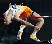 '스마일점퍼' 우상혁, 세계실내선수권 2회 연속 메달…대회 2연패엔 실패