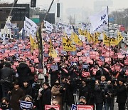 대통령실 "전공의 의존 병원 구조 문제…교수 채용시 지원"