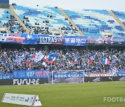 [케현장] 'K리그2 역대 최다 관중' 수원 팬들은 변함없었고, 수원 선수들은 변화했다