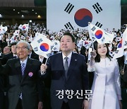 [여적] 안 보이는 김건희