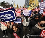 의대 증원 반대…여의대로에 모인 전국 의사들