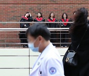 정부, 의대증원 순항...자정까지 2000명↑ 신청 전망