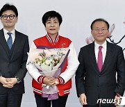 김영주 "역할 마다 않겠다" 국힘 입당…한동훈 "상식의 정치인"