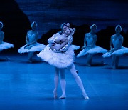 Classic ballet ‘Swan Lake’ signals arrival of spring