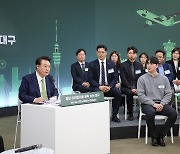 “제가 마 바까보겠습니다”…대구 찾은 윤대통령 TK신공항 2030년 개항 약속