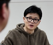 천안중앙시장 상인회 간담회하는 한동훈 비대위원장