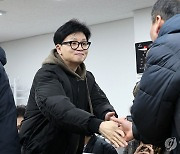 시장 상인 만난 한동훈 비대위원장