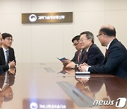 이종호 장관, 박상욱 과학기술수석과 차담회