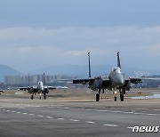 대구기지 유도로 이동하는 F-15K