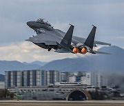 힘차게 이륙하는 F-15K