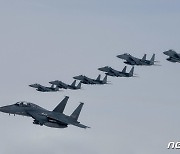 적 순항미사일 요격 후 복귀하는 F-15K