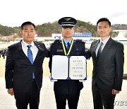 계급장 수여 마치고 기념촬영하는 신원식 장관