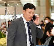 [포토] 이승엽 감독, 캠프 잘 마치고 돌아왔습니다